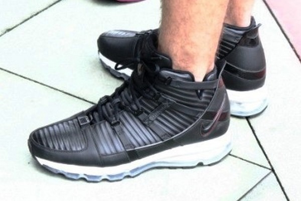 Nike Zoom LeBron III Hybrid featuring 360 Max Bottom | NIKE LEBRON - LeBron James Shoes