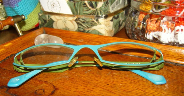 Strik og sludder: Jeg har brug for input omkring briller fra blogland..