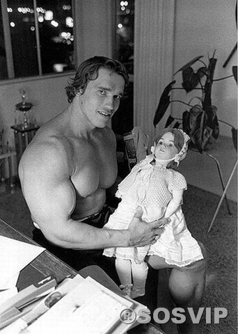 [Arnold Schwarzenegger[4].jpg]