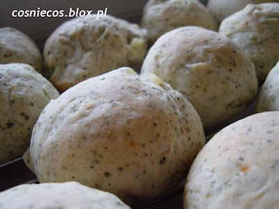 Weekendowa piekarnia #25: włoskie bułeczki z ziemniakami i bazylią