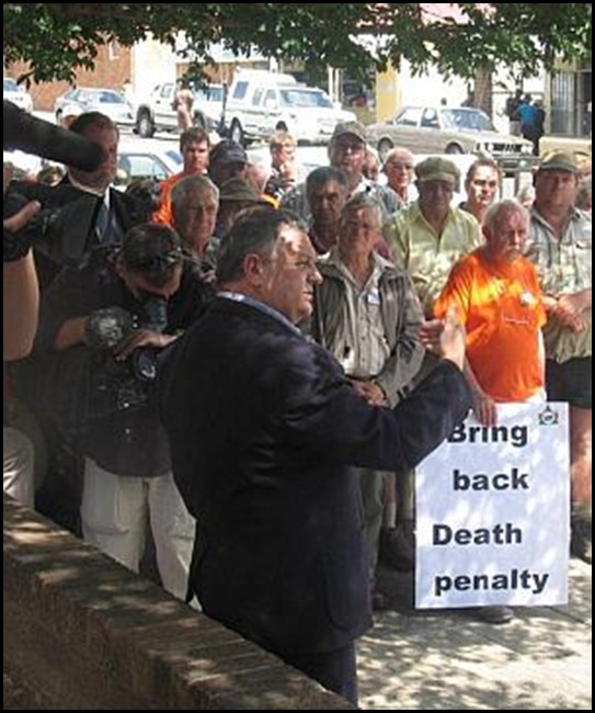 Boer protest Dr Pieter Mulder Lindley court Potgieter massacre suspects Dec62010