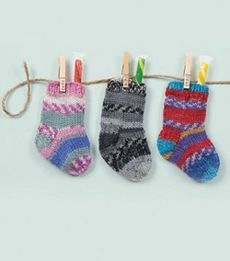[P409891_knitted_mini_stockings_r[2].jpg]
