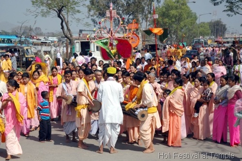[govindjee temple -holi celebrations-manipur[7].jpg]