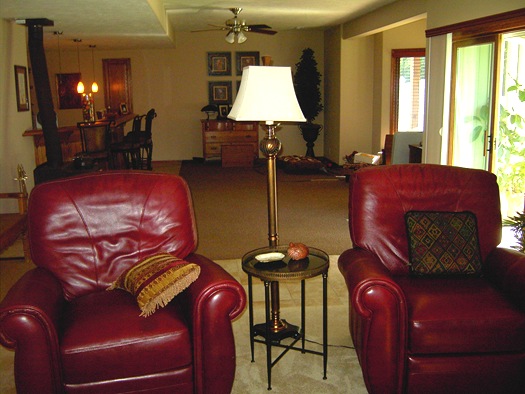 [Family room and rec side 003[10].jpg]