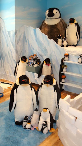 dormitorio infantil decorado con pinguinos