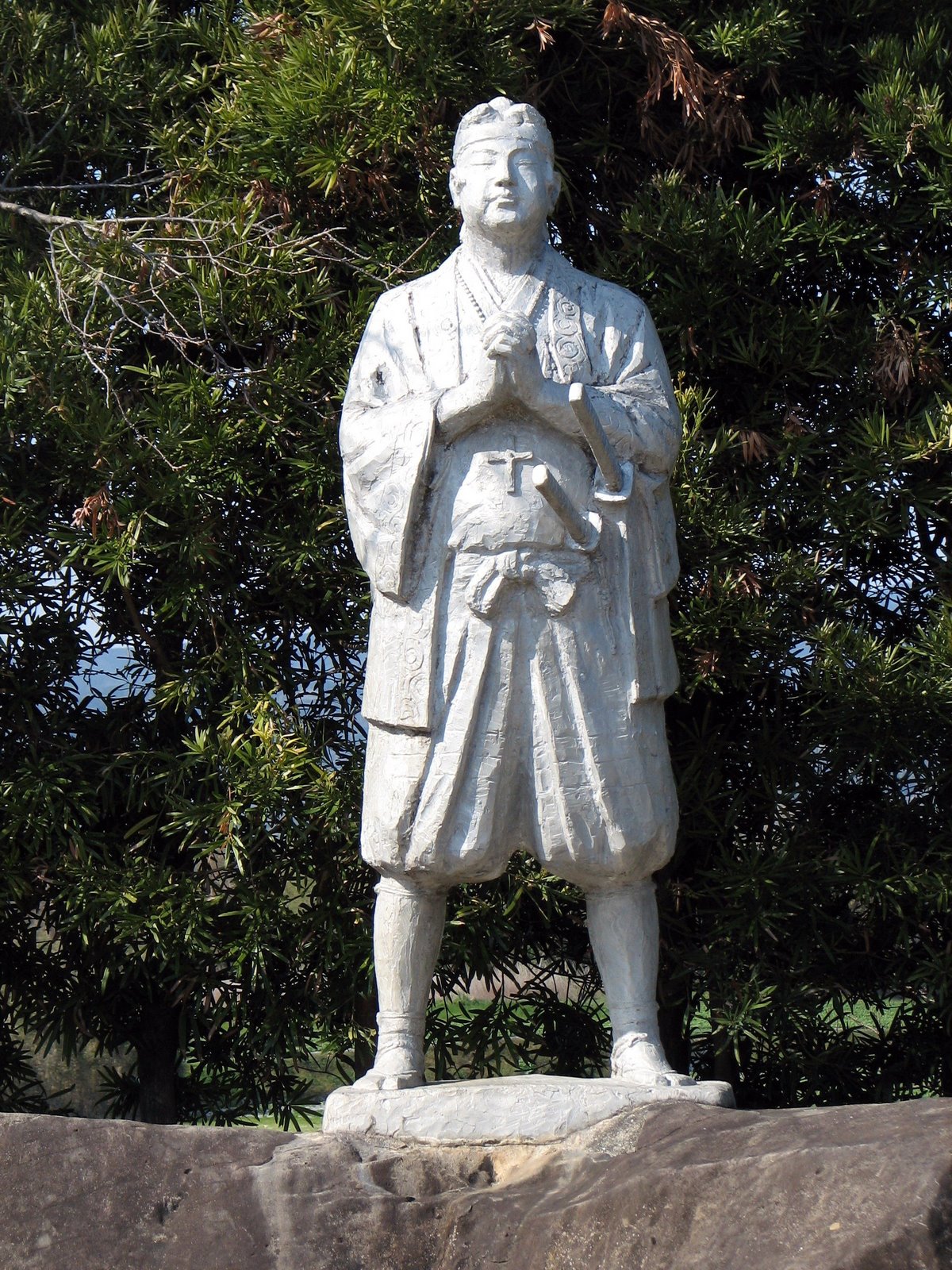 [Statue_of_Amakusa_Shiro_at_Hara_castle.jpg]