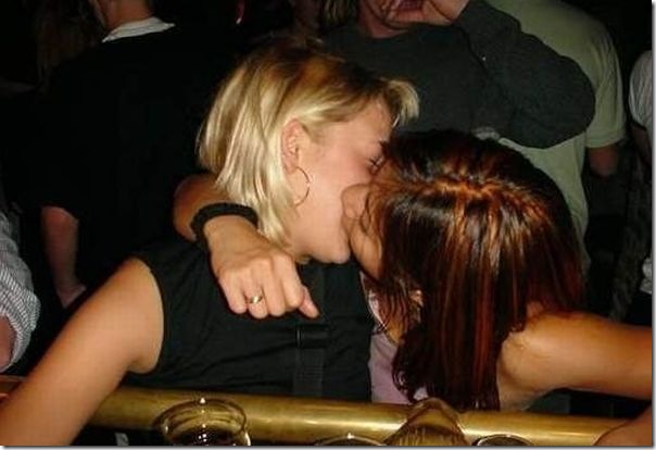 As garotas se beijando (19)
