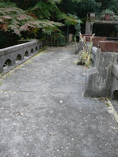 View of the top of the cut-off weir