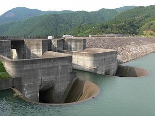 View of the entire flood discharge