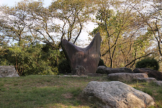 伊坂貯水池の石碑
