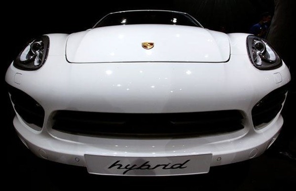geneva_motor_show_2010_Porsche_Cayenne_S_30_V6_Hybrid_car