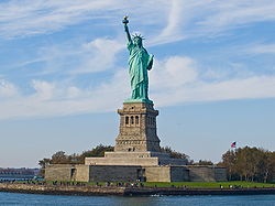 [250px-Statue_of_Liberty,_NY[3].jpg]