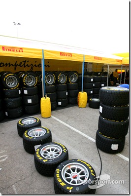 06.05.2010 Barcelona, Spain,  Pirelli confirms 2011 F1 tyre offer - Formula 1 World Championship, Rd 5, Spanish Grand Prix, Thursday - www.xpb.cc, EMail: info@xpb.cc - copy of publication required for printed pictures. Every used picture is fee-liable. © Copyright: Charniaux / xpb.cc