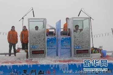 ChinaicemanbrokeworldrecordslongestimmersedinicedutchWimHoficebathwithstandextremecoldness2