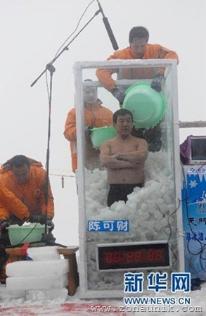 ChinaicemanbrokeworldrecordslongestimmersedinicedutchWimHoficebathwithstandextremecoldness3