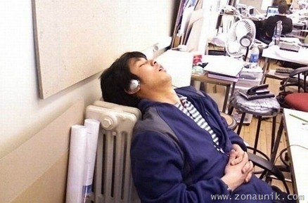 sleeping_at_work_02