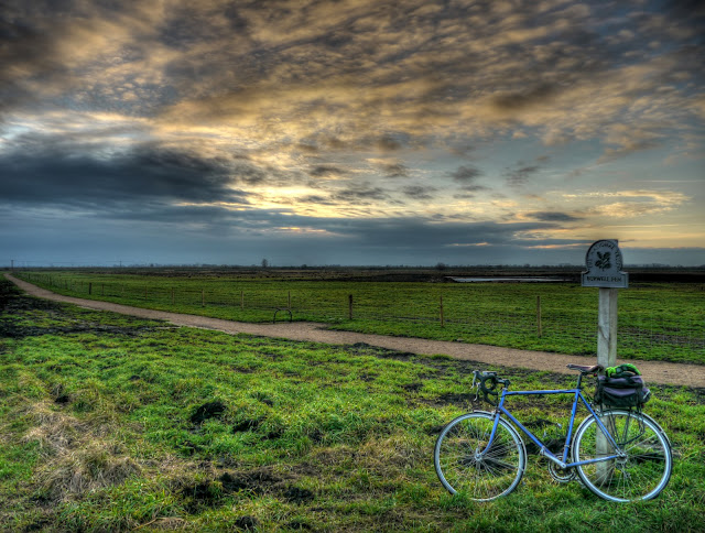 Newnham drove meets the Lodes Way P1220214_15_16_17_18_19_20_tonemapped.jpg