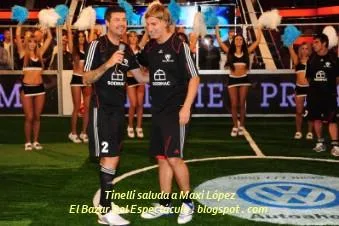 Tinelli saluda a Maxi López.JPG