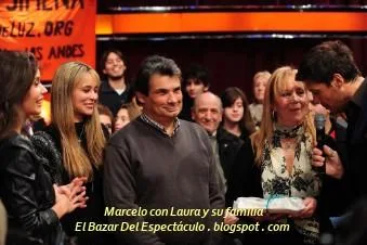 Marcelo con Laura y su familia.JPG