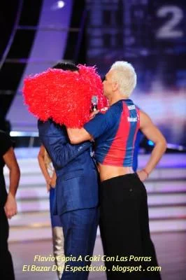 Flavio Copia A Coki Con Las Porras.jpg