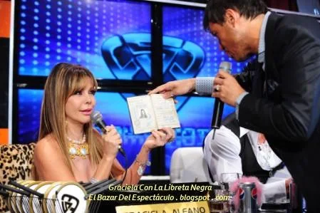 Graciela Con La Libreta Negra.jpg