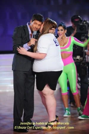 Jennifer le habla al oido a Marcelo.JPG