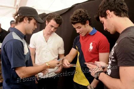 Benjamin Rojas y los Jonas Brothers_0006.png