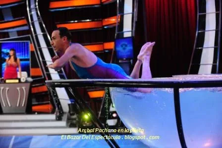 An¡bal Pachano en la pileta.JPG