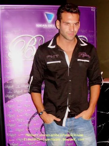 Hernan Cabanas arriba a Palacio Alsina.JPG