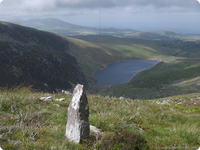 stone lake crag mynydd graig goch