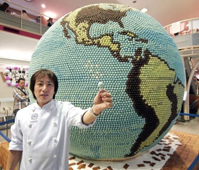 japan-chocolate-globe