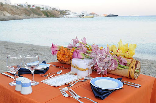  sweetheart table for the bride and groom at an elegant beach wedding