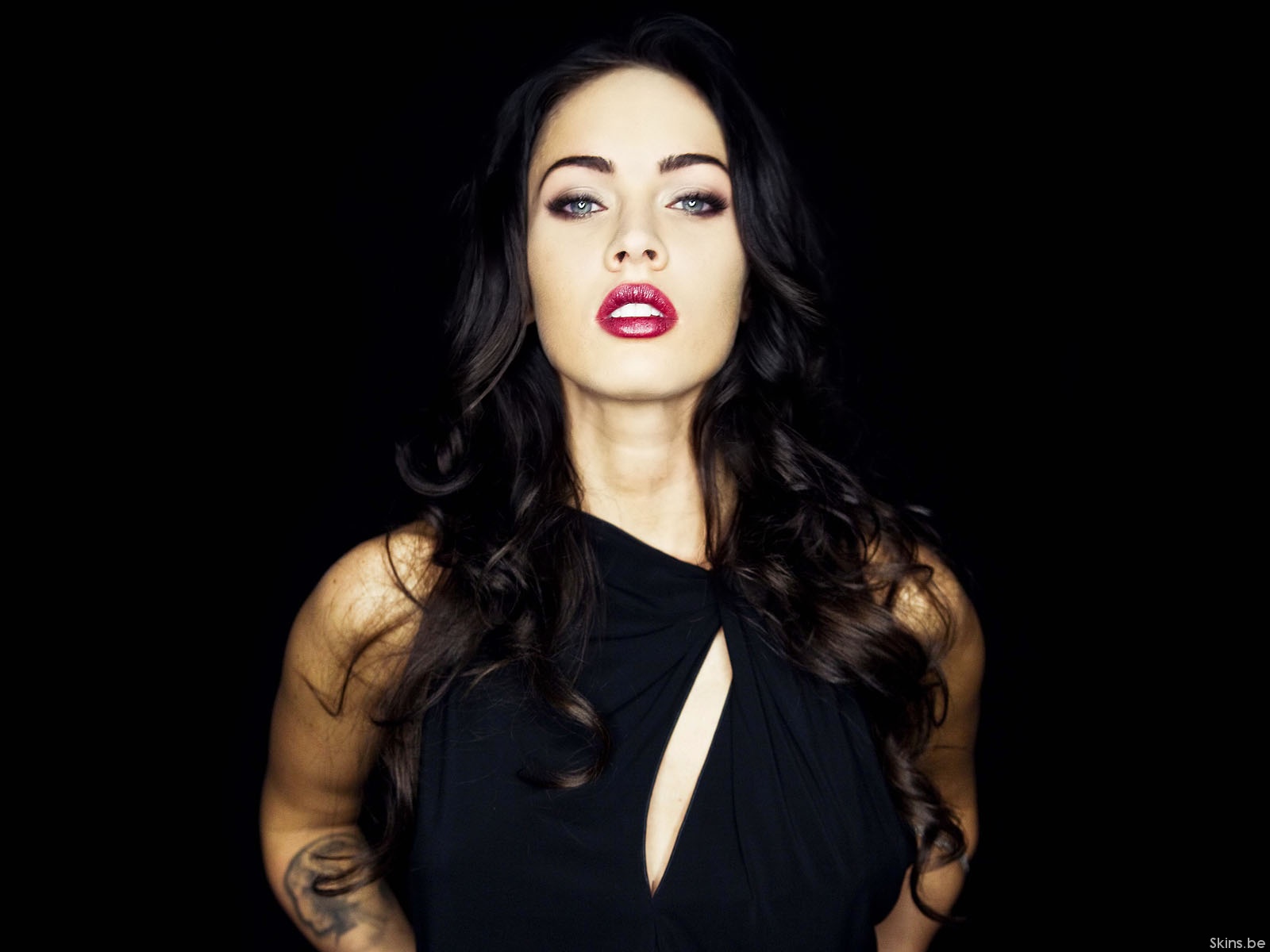 [megan-fox-1600x1200-36460.jpg]