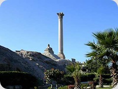 Alexandria_Pompey's_Pillar_and_Serapeum2
