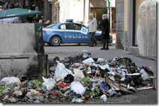 Roghi di rifiuti a Napoli