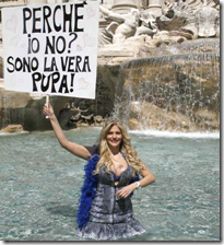 Francesca Cipriani nella Fontana di Trevi