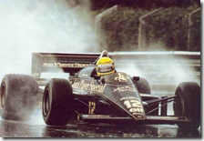 Ayrton Senna al volante della Lotus-Renault nel gran premio del Portogallo 1985