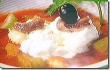 Zuppa mediterranea con cestini croccanti e stracciatella pugliese