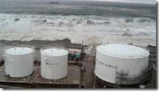 Lo tsunami arriva nella centrale di Fukushima