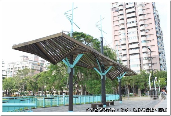 台南巴克禮紀念公園，公車亭