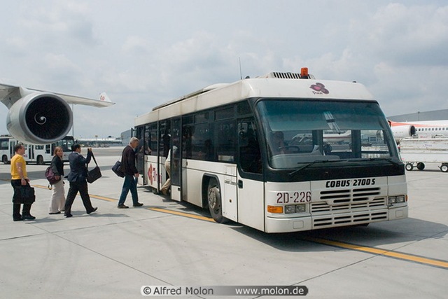 [01 Airport bus[3].jpg]