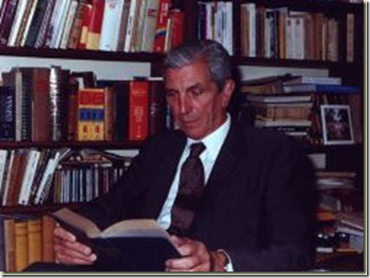 Cosme Beccar Varela leyendo