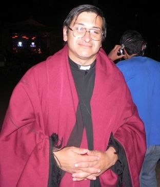 [Padre Pato Gomez de Malargue con su sotana[3].jpg]