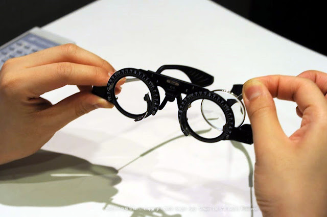 Yahoo! 奇摩摩人的雲端印刷新體驗.眼鏡桌曆誕生記-光明分子.眼鏡