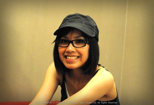 Yahoo! 奇摩摩人的雲端印刷新體驗．眼鏡桌曆誕生記－光明分子．眼鏡