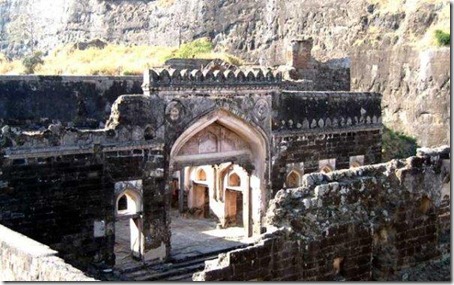 2. Daulatabad Fort - Historical Place in India (3)
