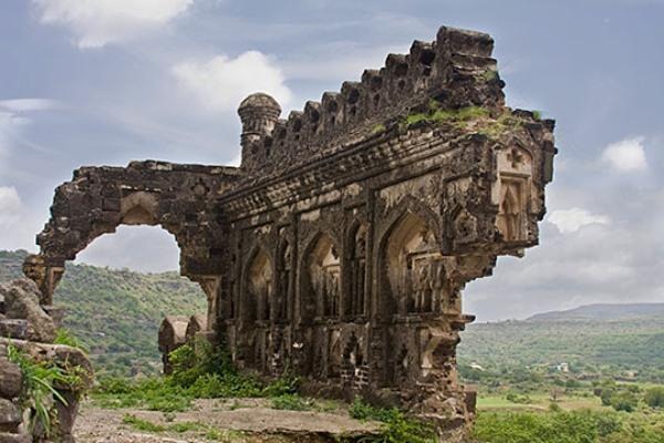 [9.Daulatabad Fort - Historical Place in India[3].jpg]