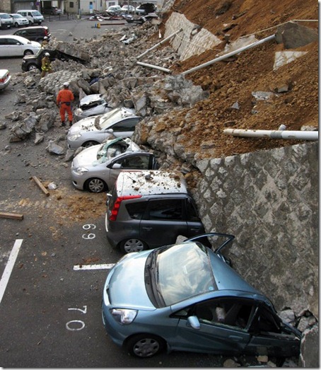 Japan-Hit-By-Massive-Earthquake-Tsunami-stills7