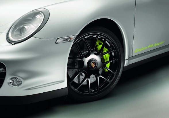 [2011-Porsche-911-Turbo-S-Edition-918-Spyder-Wheel-View[3].jpg]
