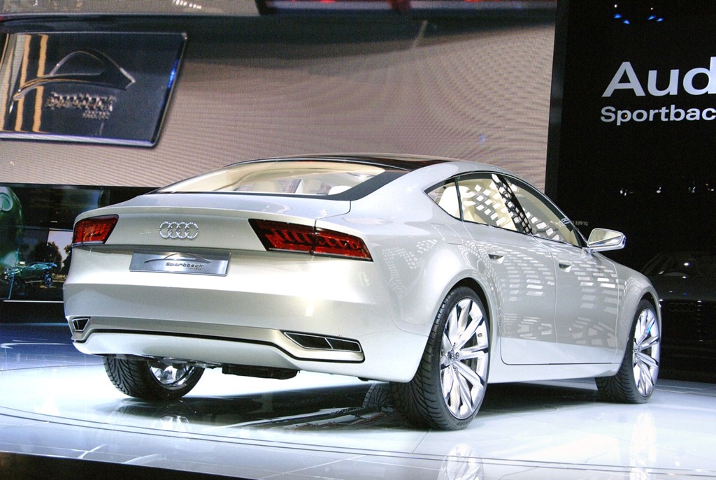 [2012 Audi A7 rear view[4].jpg]